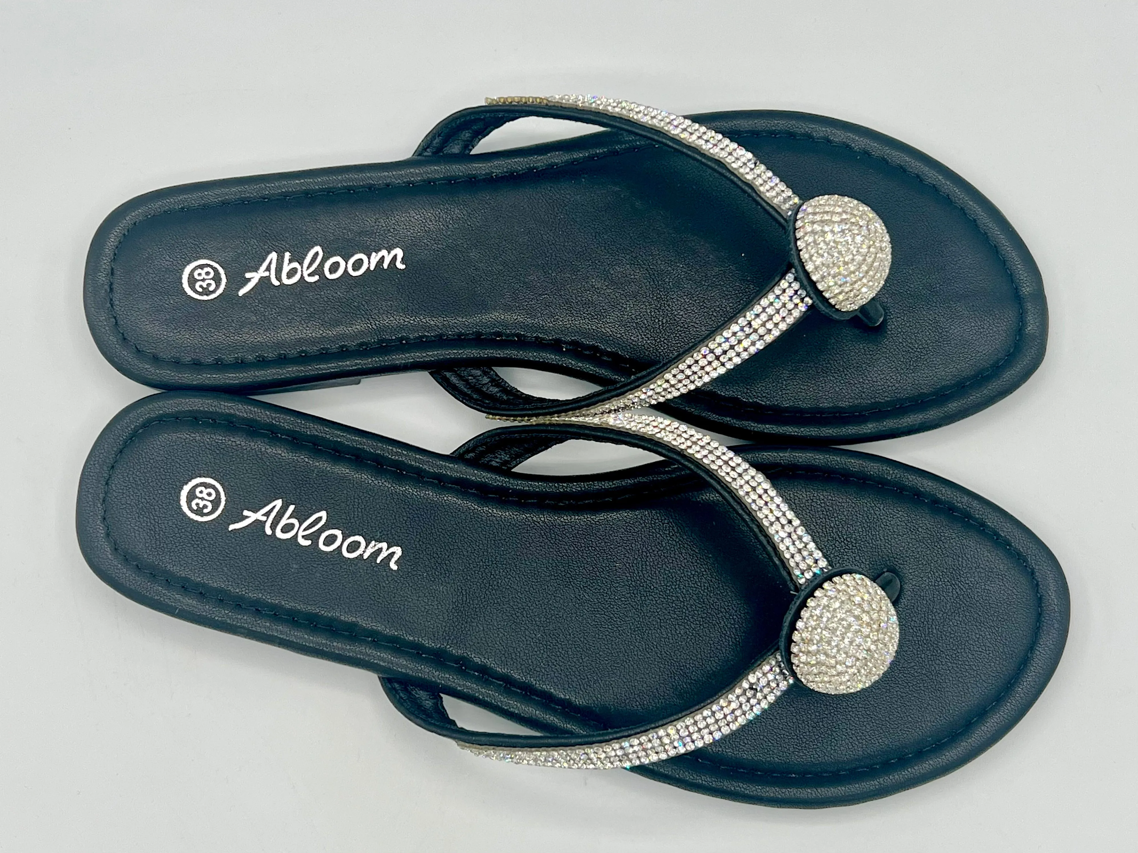 Caprice sandals - black. 3s & 4s ONLY