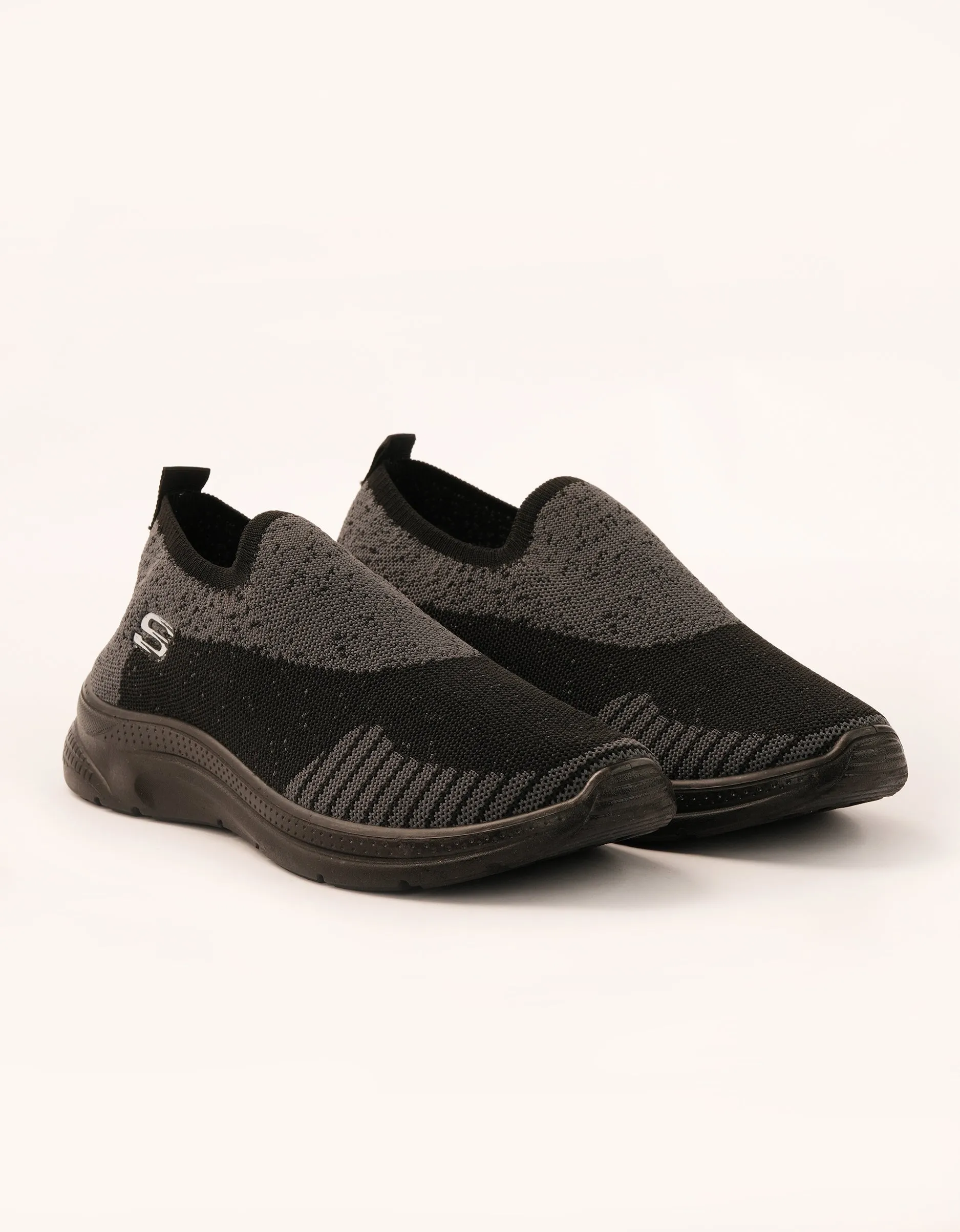 Road Grip Sneakers